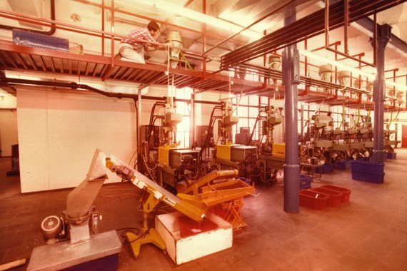 igus fabrikshall Lochermuehle med formsprutningsmaskiner